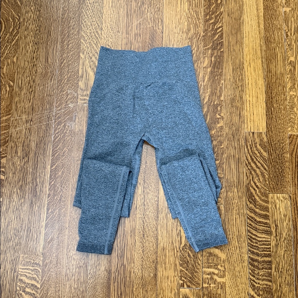PChee Bum Gray Leggings - Picture 3 of 7